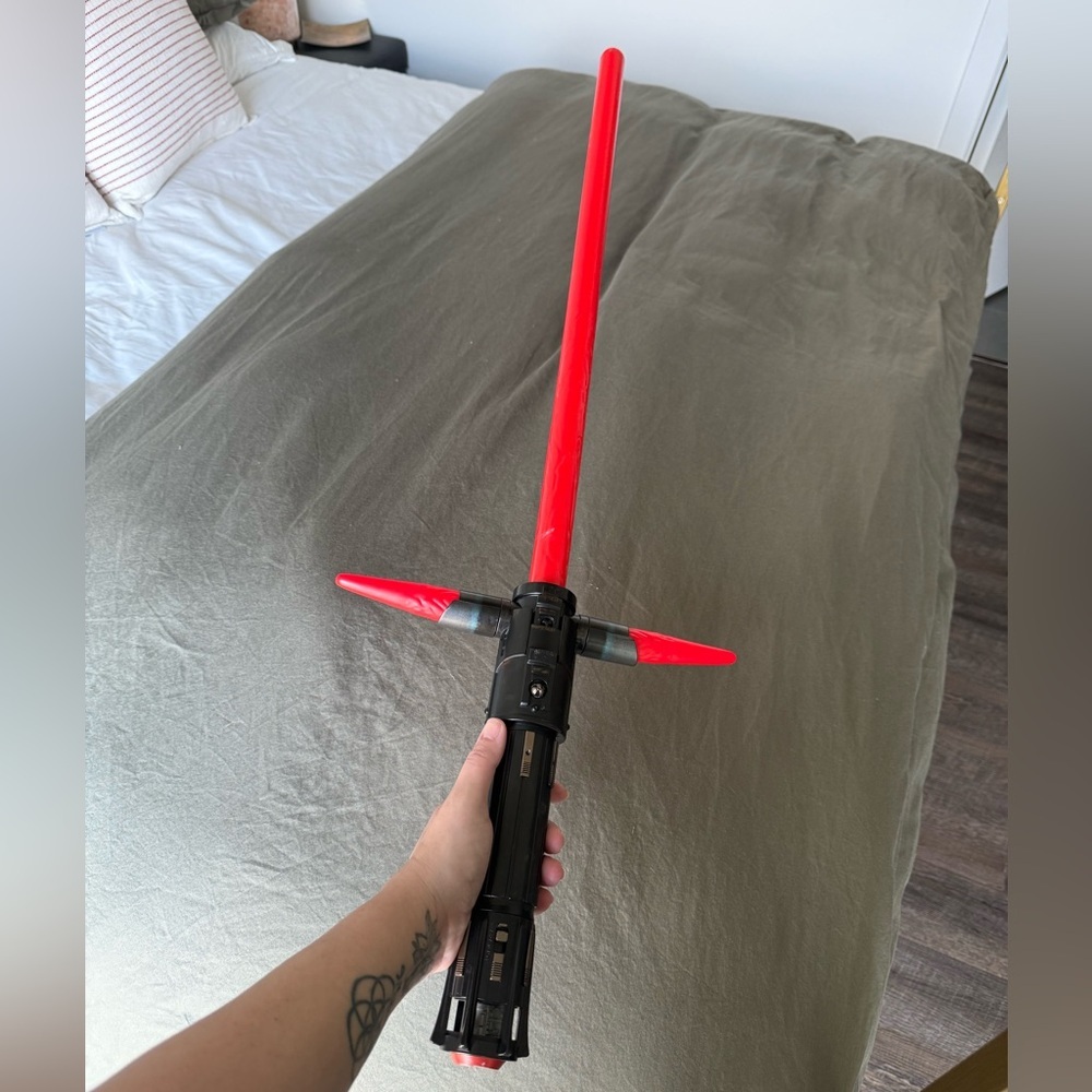 Star Wars The Black Series Kylo Ren Force FX Deluxe Lightsaber